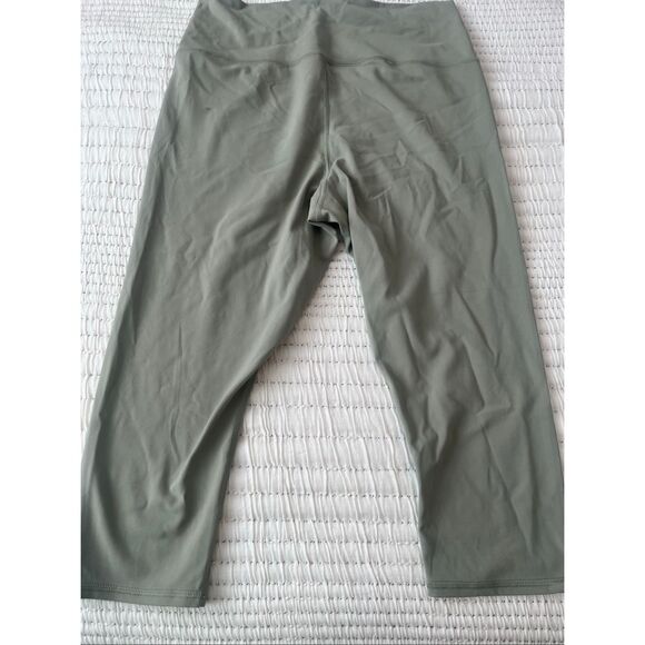 Free Movement by Free People Green Capri Leggings NEW NWT - Picture 4 of 5